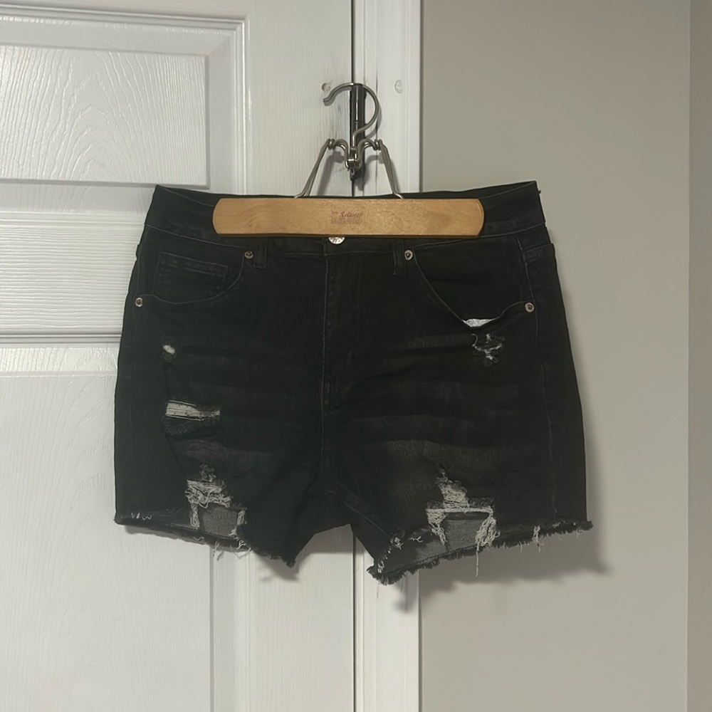 De-stressed black denim short